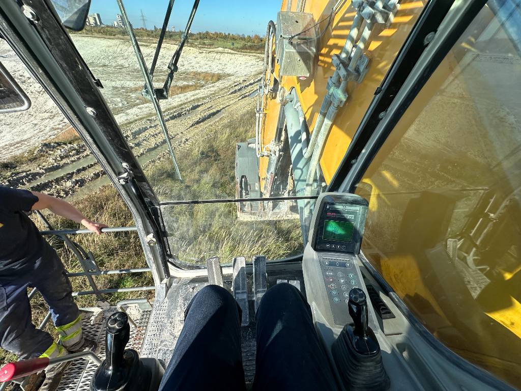 liebherr-r-984-c,70fb695d.jpg