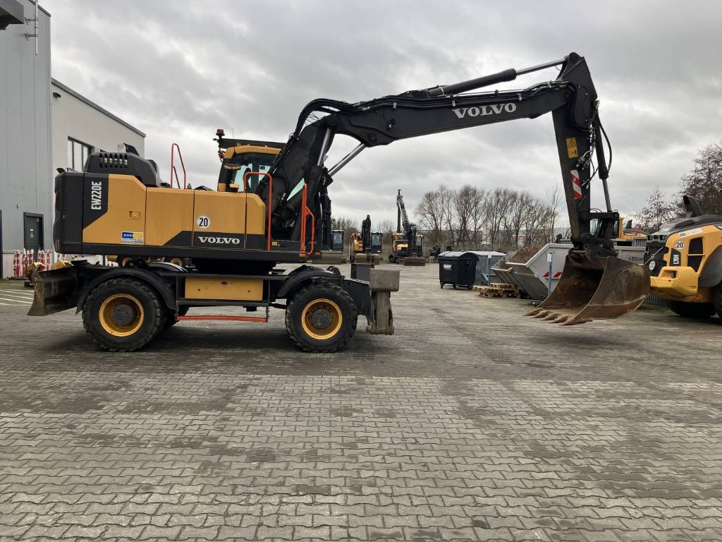 volvo-ew-220-e,5ad6b0ca.jpg
