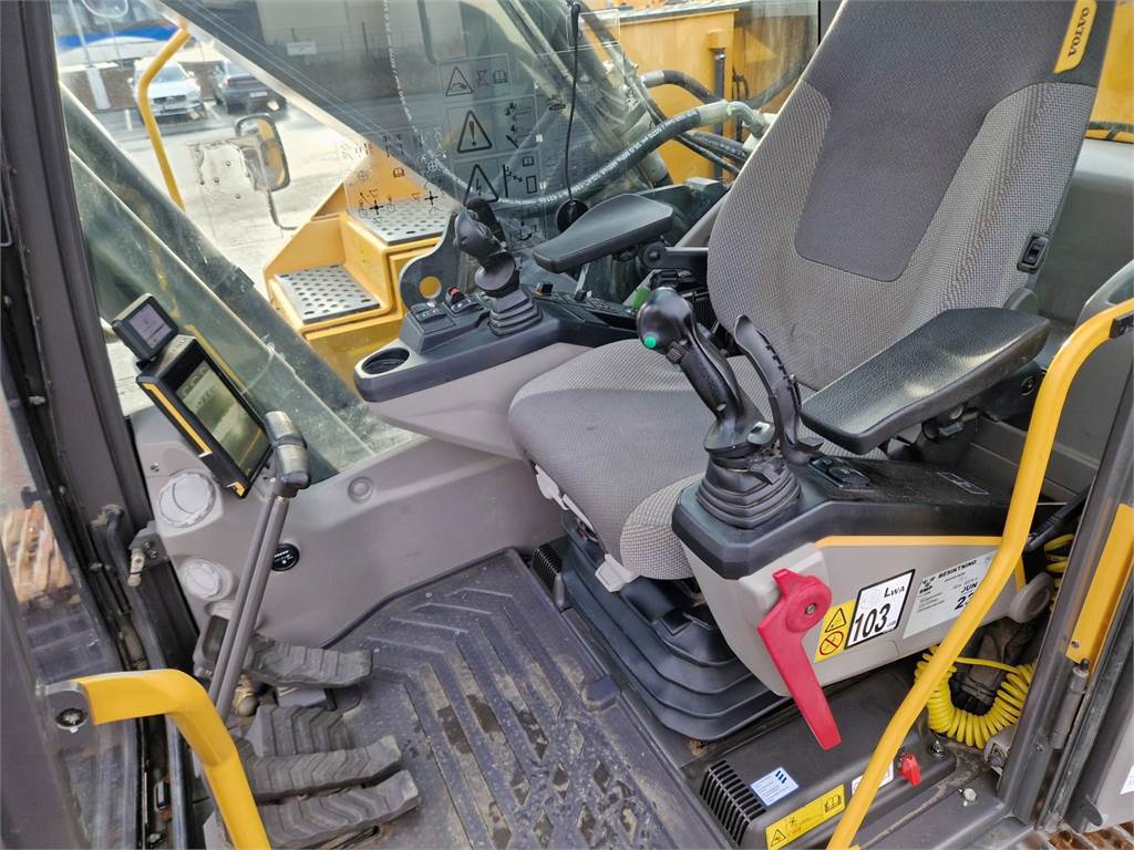 volvo-ec300el-b720,ec300el_310685a-26.jpg