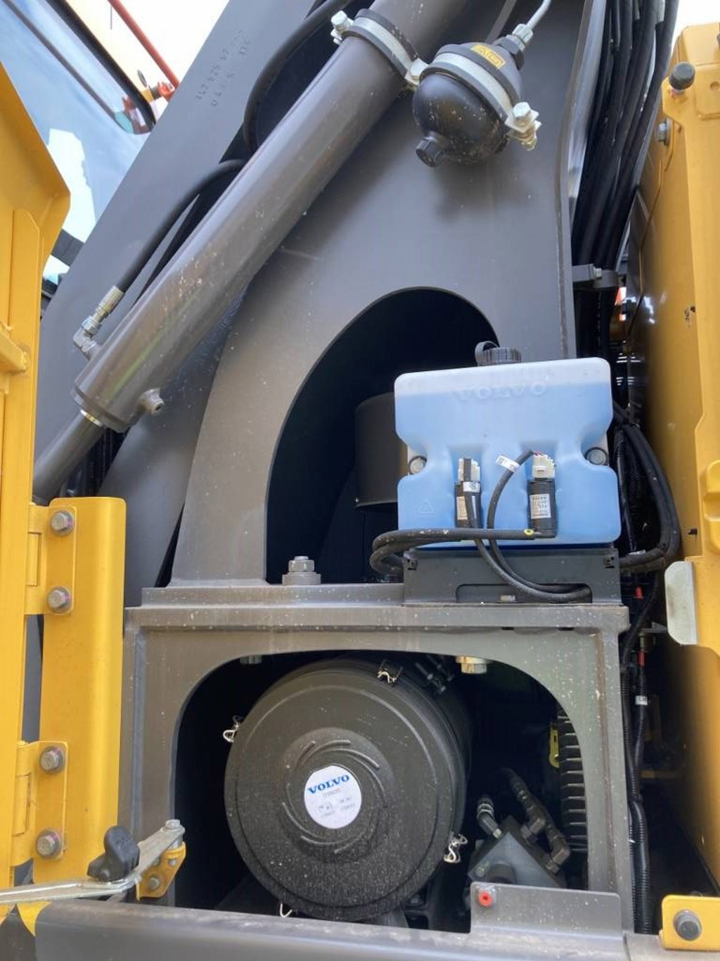 volvo-ew-200-e-mh,bcad95e3.jpg