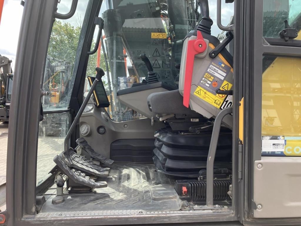 volvo-ecr-145-el,7bb7da04-12.jpg