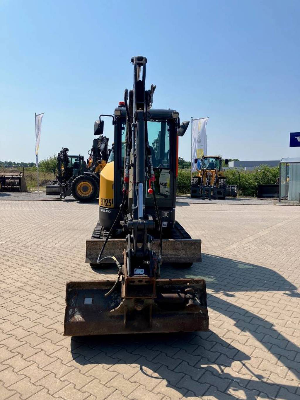 volvo-ecr-25-electric,d4361d12.jpg