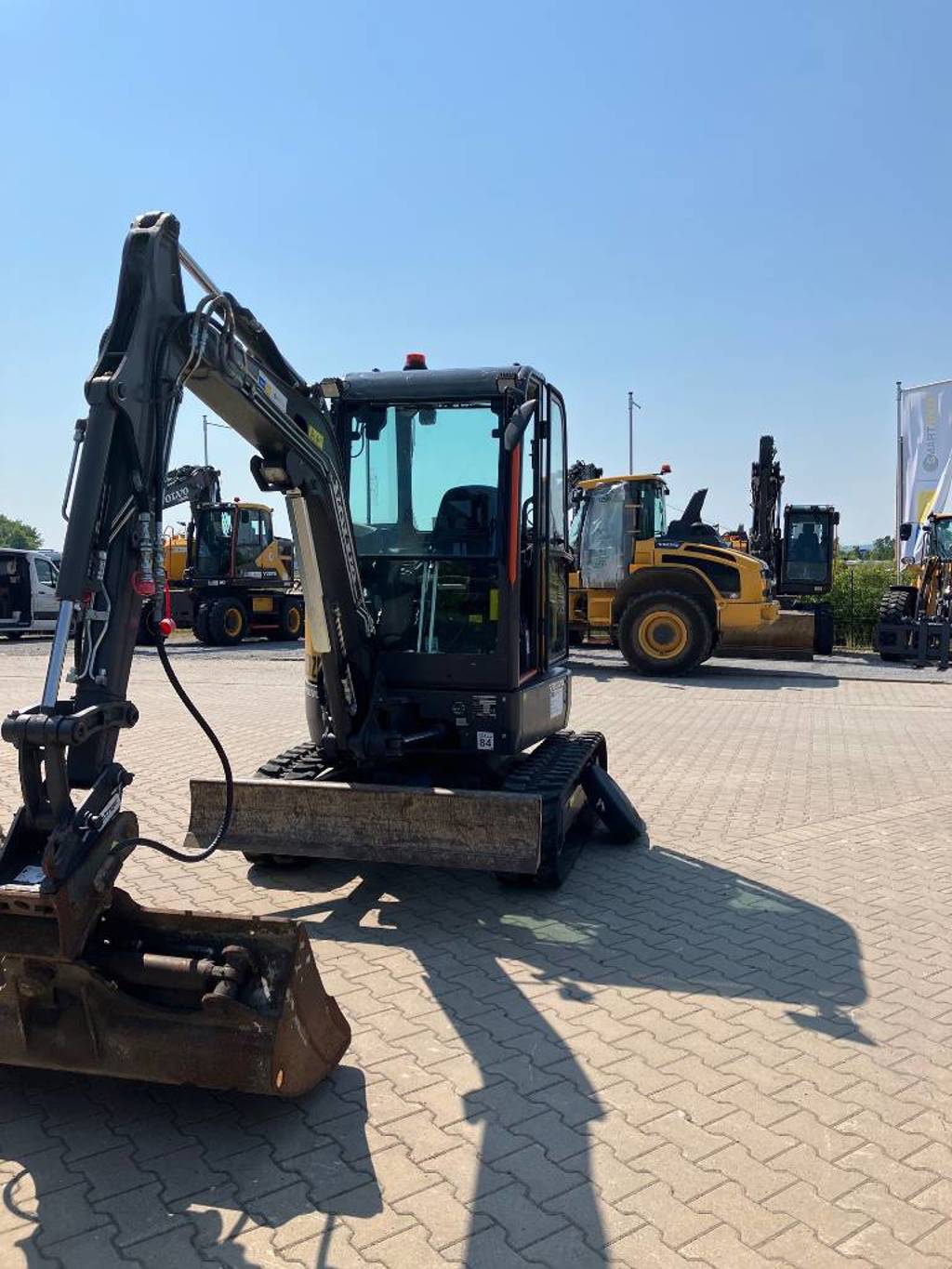 volvo-ecr-25-electric,f08eb919.jpg