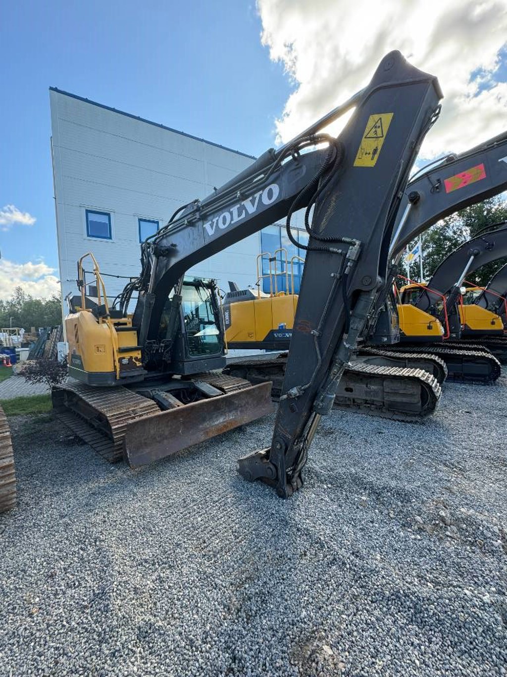 volvo-ecr-145-el,17317796.jpg