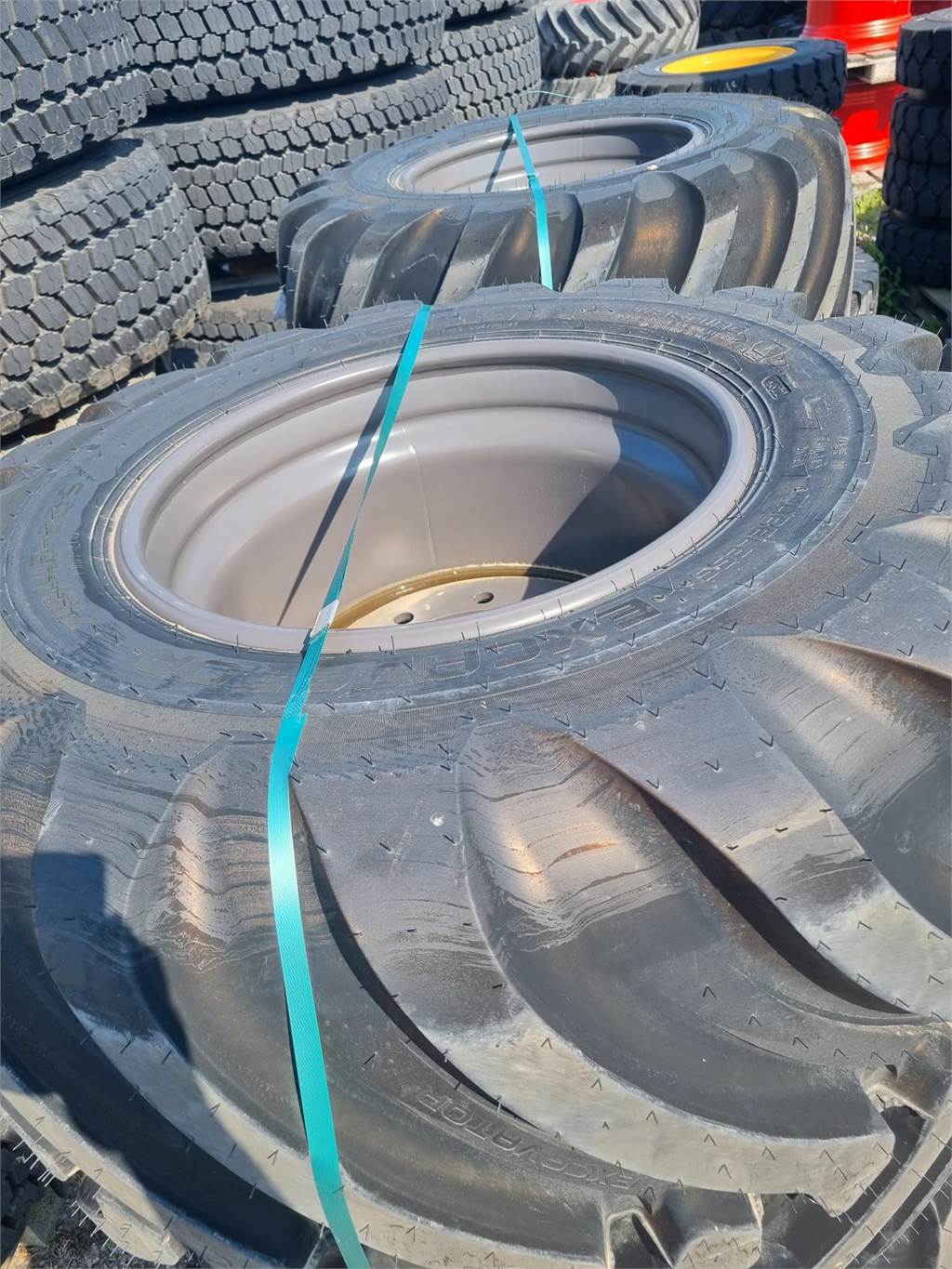 nokian-t,nok-ud_sse10019365-sse10008299.jpg