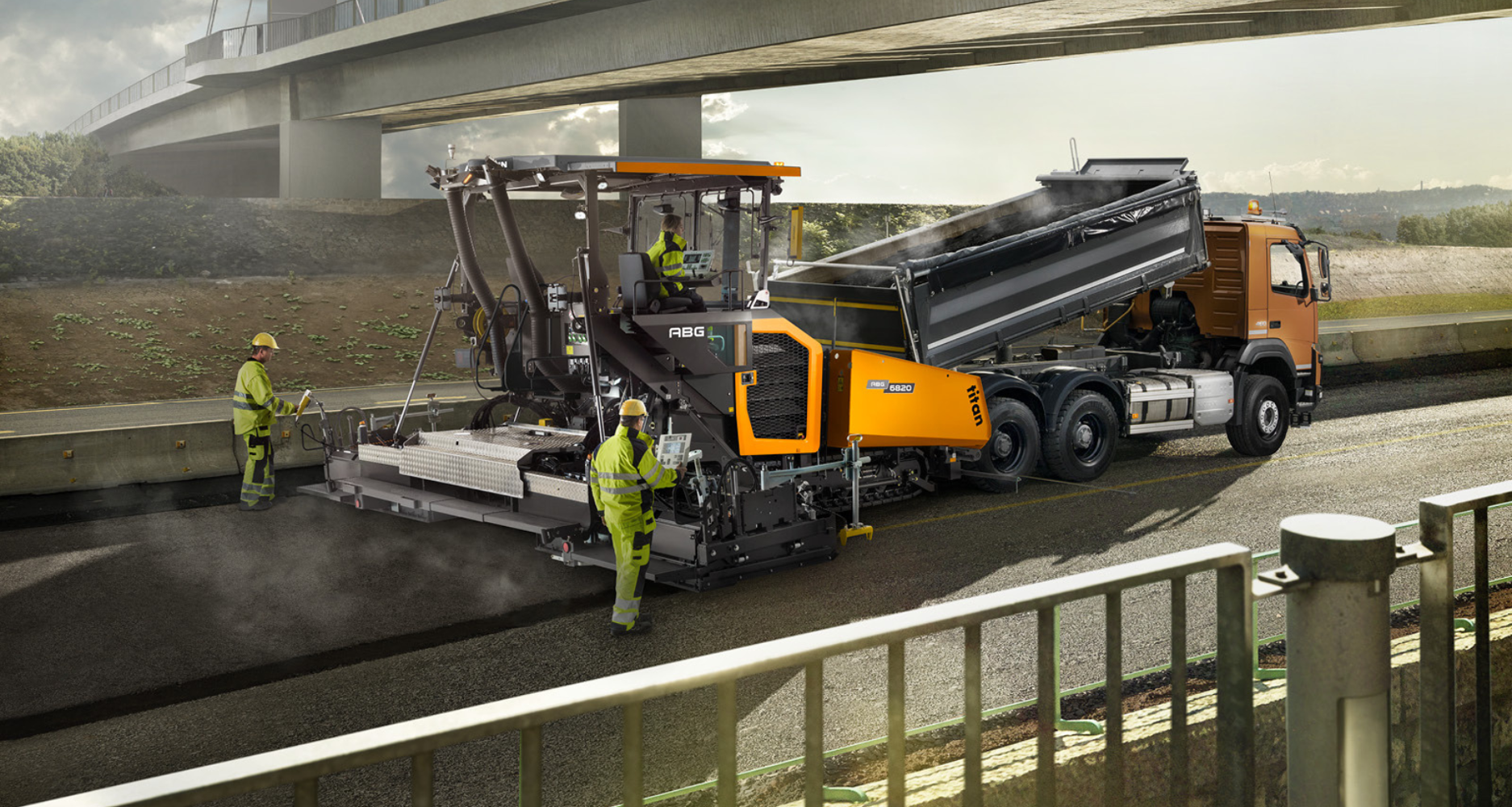 ABG6820 Asphalt Paver Bildunterschrift:  Erstmals auf der Nordbau: Kooperation mit Ammann